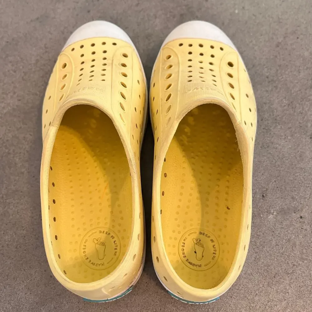 Native Jefferson Yellow slip on water shoes casual gender neutral youth size 1